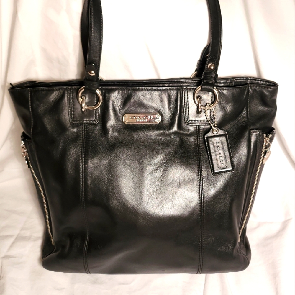 Coach Gallery Zip tote with wristlet - Picture 2 of 11